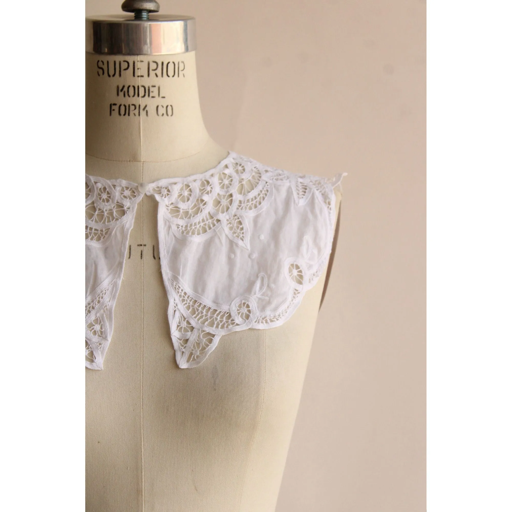 Vintage 1980s White Detachable Collar in Battenburg Lace