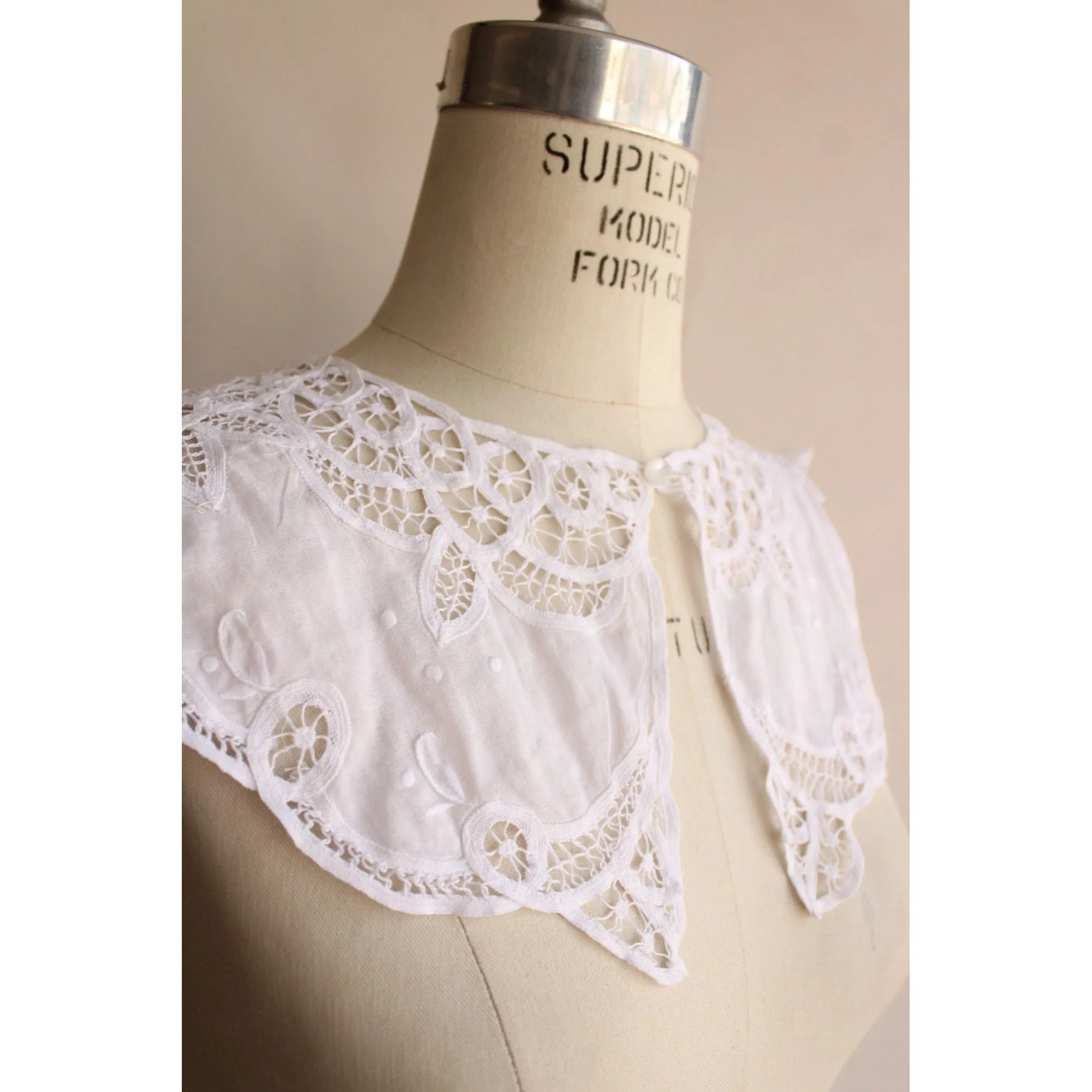 Vintage 1980s White Detachable Collar in Battenburg Lace