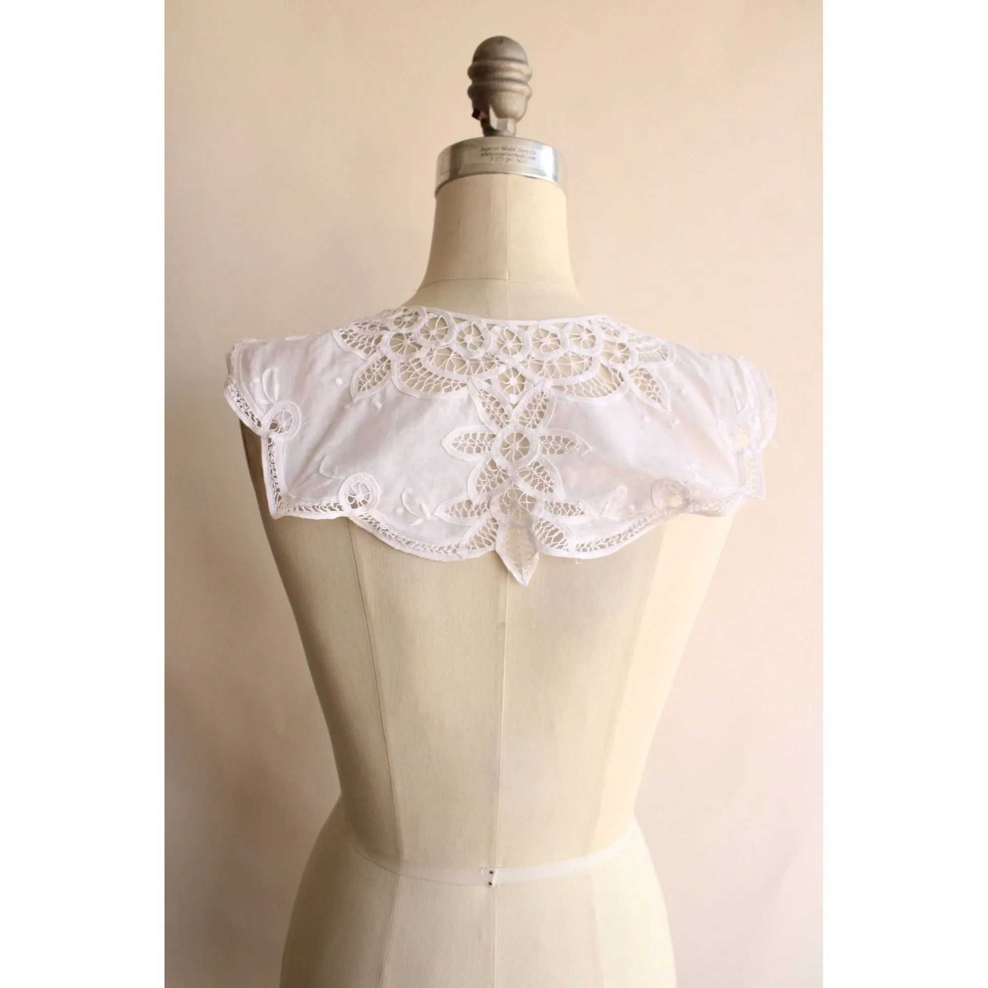 Vintage 1980s White Detachable Collar in Battenburg Lace