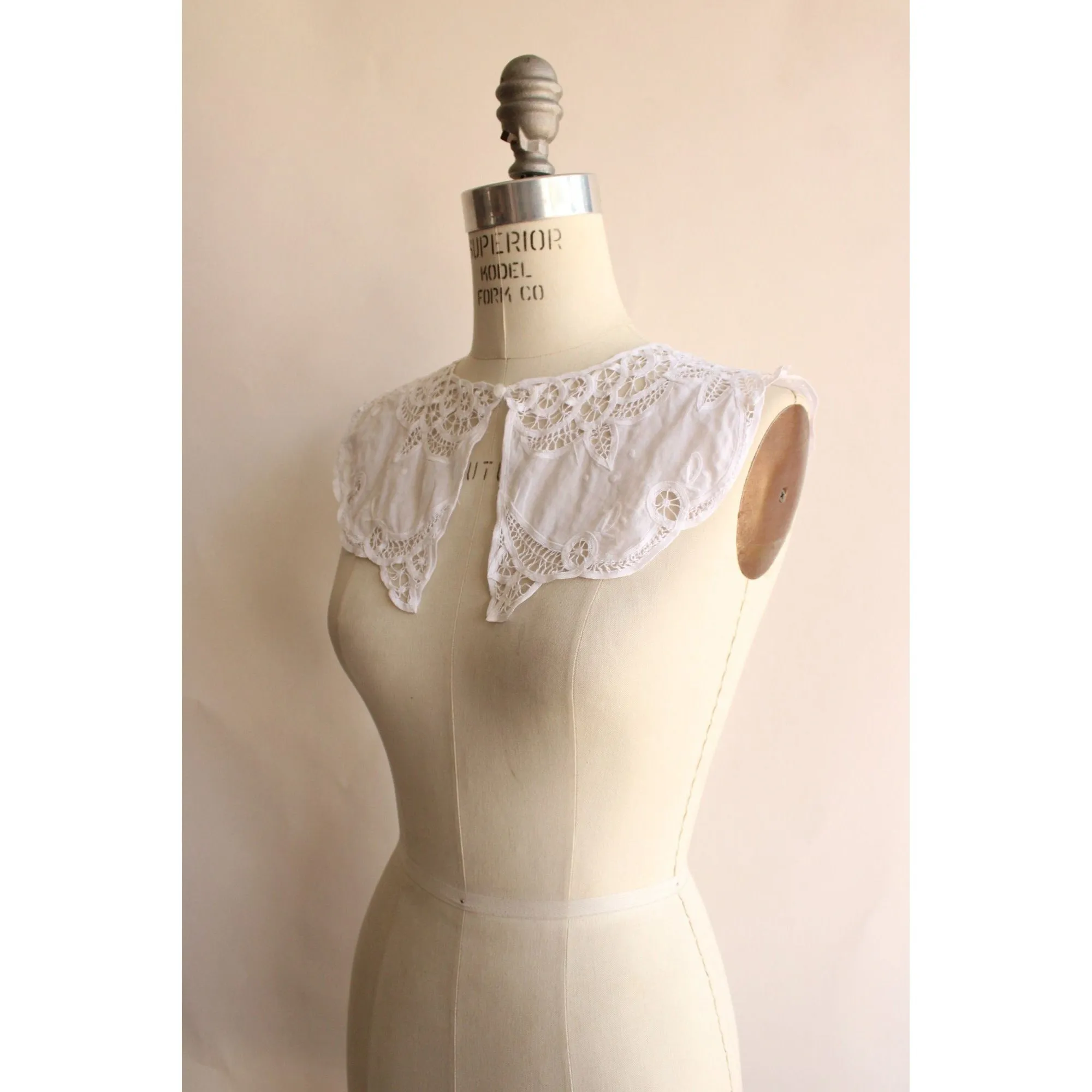 Vintage 1980s White Detachable Collar in Battenburg Lace